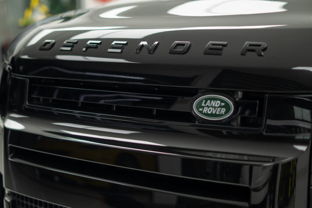 land rover defender logo