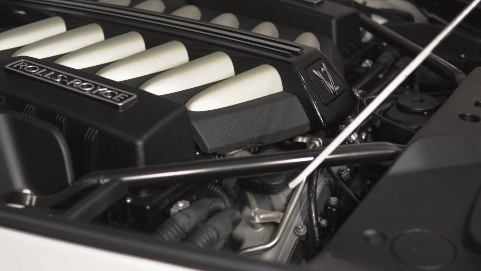Dry ice cleaning a Rolls-Royce Wraith V12 engine bay in Dubai